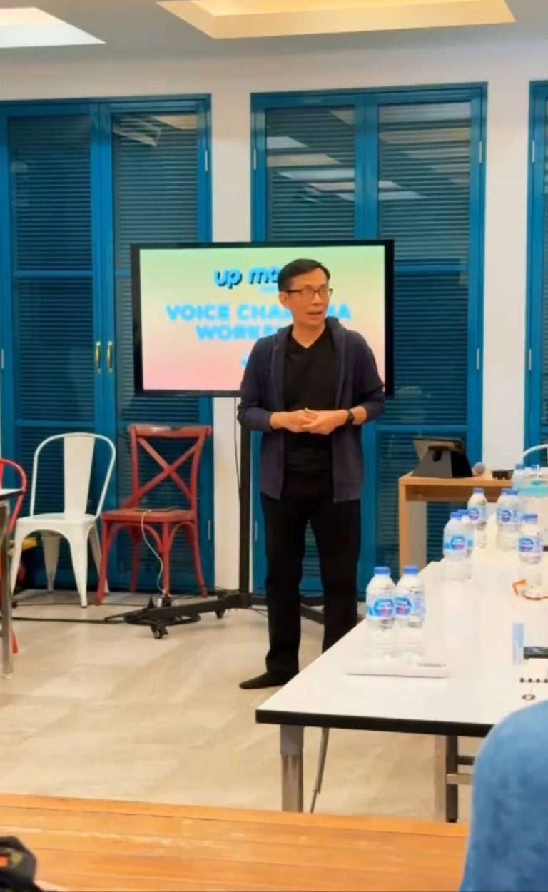 Upmod community ได้ร่วมพัฒนาหลักสูตรกับ สมาคมนักวิทยุและโทรทัศน์แห่งประเทศไทย ในพระบรมราชูปถัมภ์ (สวทท.) จัดVoice-over Workshopสู่การเป็นโฆษกโฆษณามืออาชีพ